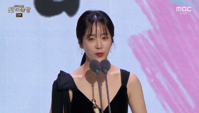 Giải MBC Drama Awards 2019: Extraordinary You thắng lớn, chị đẹp Han Ji Min ngậm ngùi hụt cúp vàng Daesang - Ảnh 2.