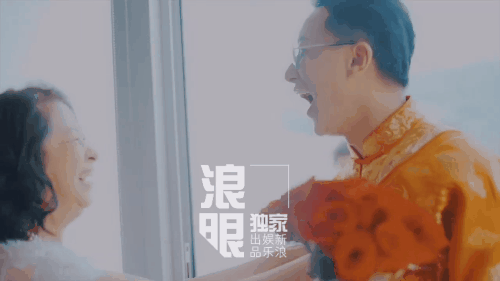 Hôn lễ nhắng nhất Cbiz: Hankyung và mỹ nhân lai Lư Tĩnh San khoá môi cực ngọt, video cưới bùng nổ cả Weibo - Ảnh 4.