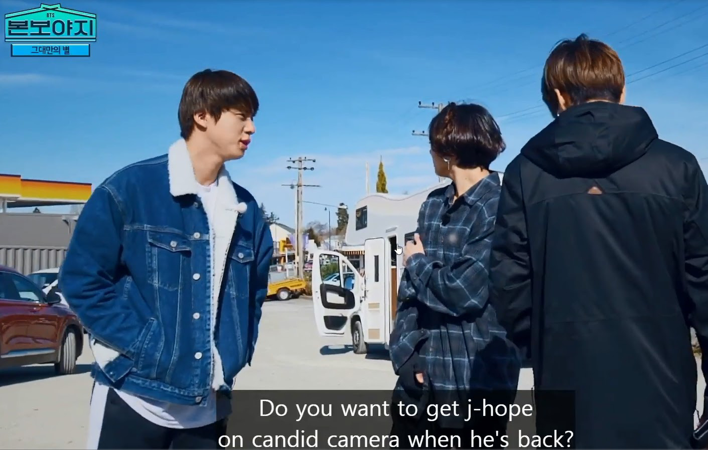 H&oacute;a ra thủ phạm vụ bỏ rơi j-hope ở trạm xăng của BTS ch&iacute;nh l&agrave;... anh cả Jin! - Ảnh 2.