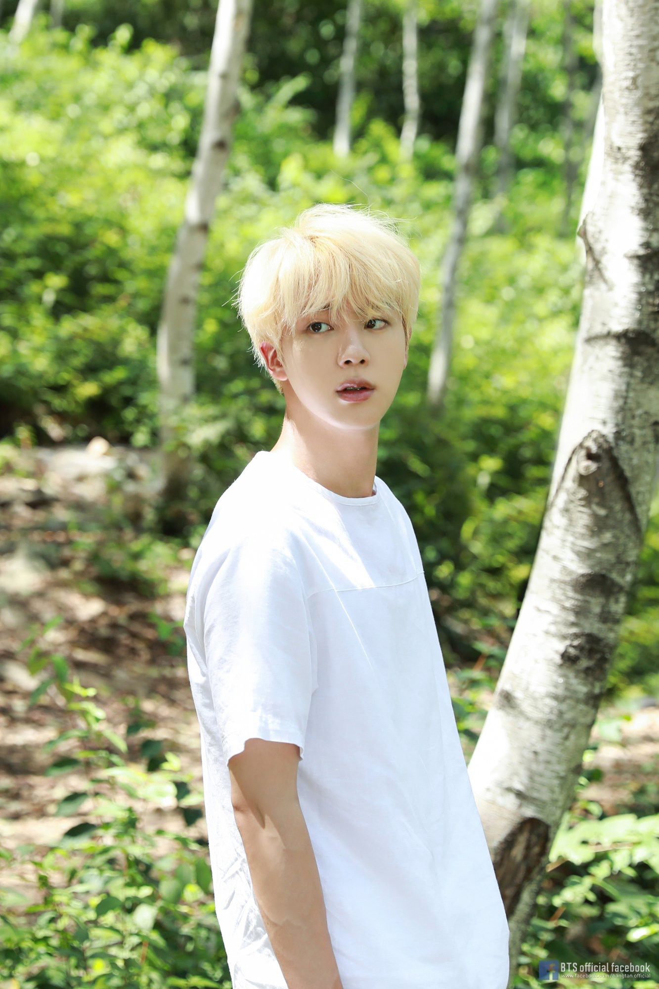 Cho&aacute;ng với bố mẹ của &ocirc;ng ho&agrave;ng to&agrave;n cầu BTS: Ai cũng đẹp xuất sắc, mẹ Jin đi thi Hoa hậu, bố l&agrave; CEO - Ảnh 5.