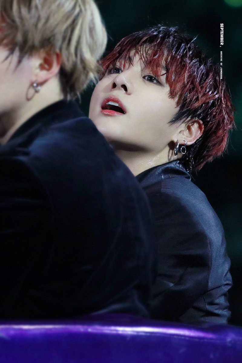 Cho&aacute;ng với bố mẹ của &ocirc;ng ho&agrave;ng to&agrave;n cầu BTS: Ai cũng đẹp xuất sắc, mẹ Jin đi thi Hoa hậu, bố l&agrave; CEO - Ảnh 10.