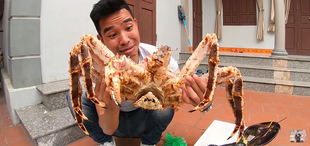 Video ăn cua v&agrave; t&ocirc;m Alaska đạt hơn 22 triệu lượt xem của YouTuber Phương Hữu Dưỡng lọt top 10 video nổi bật nhất tr&ecirc;n Youtube Việt Nam năm 2019 - Ảnh 4.