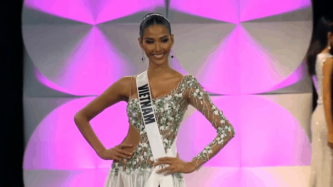 Hoàng Thùy mặc váy hoa giọt tuyết của Công Trí, diễn cuối nhưng đầy ấn tượng tại Bán kết Miss Universe 2019 - Ảnh 3.