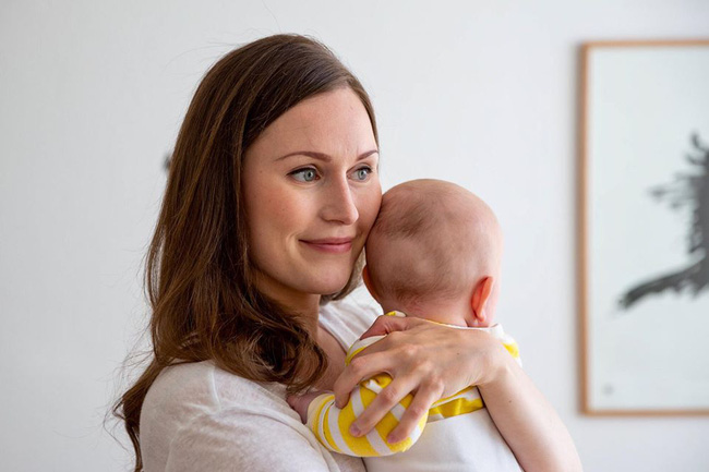 Nữ thủ tướng trẻ nhất Phần Lan gây sốt dư luận: Một bà mẹ bỉm sữa xinh đẹp cùng góc khuất gia đình ít ai biết - Ảnh 3.