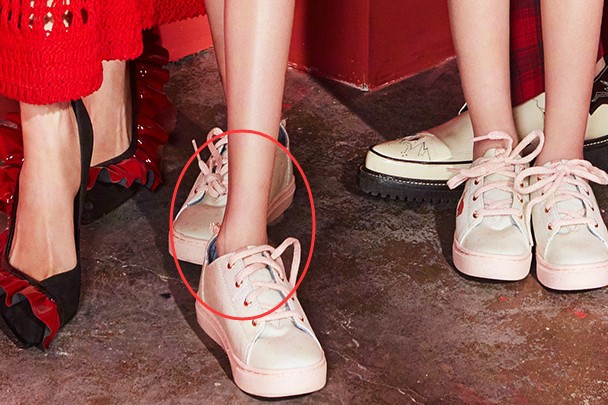 Bao Chửng Lục Nghị khoe ảnh Tết, netizen chỉ chú ý đến đôi chân gầy đến mức báo động của cô con gái - Ảnh 10.