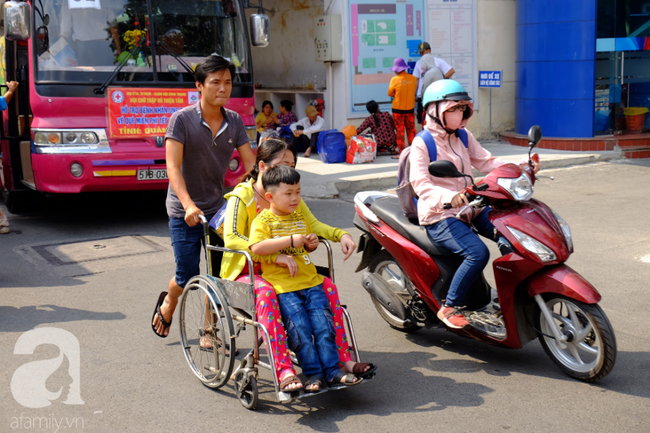 Nghẹn lòng cảnh bà, mẹ đưa con cháu bị ung thư về quê ăn Tết: Ước gì không phải quay lại đây lần nào nữa - Ảnh 13.