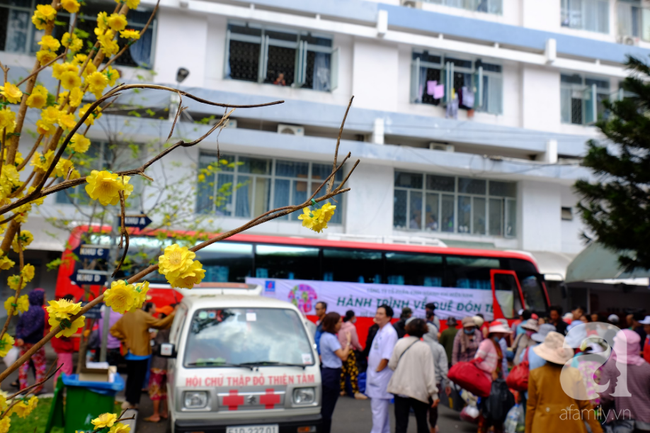 Nghẹn lòng cảnh bà, mẹ đưa con cháu bị ung thư về quê ăn Tết: Ước gì không phải quay lại đây lần nào nữa - Ảnh 15.