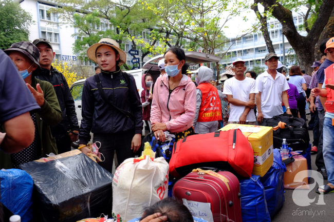 Nghẹn lòng cảnh bà, mẹ đưa con cháu bị ung thư về quê ăn Tết: Ước gì không phải quay lại đây lần nào nữa - Ảnh 3.