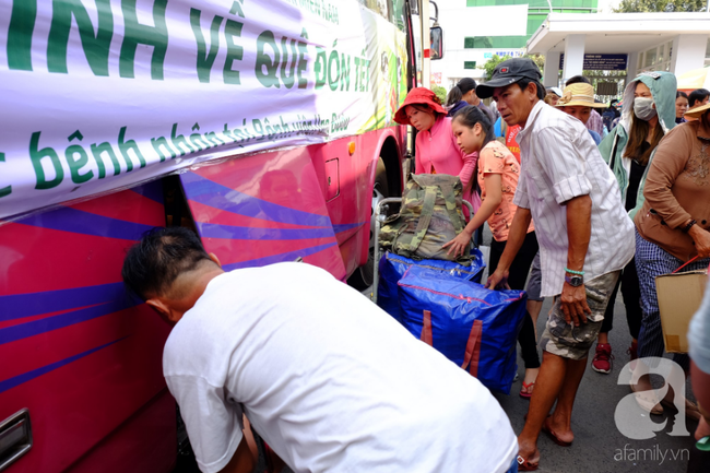 Nghẹn lòng cảnh bà, mẹ đưa con cháu bị ung thư về quê ăn Tết: Ước gì không phải quay lại đây lần nào nữa - Ảnh 4.