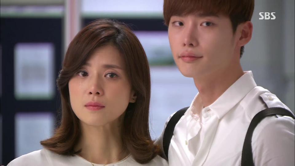 Vỡ oà vì Lee Jong Suk vừa có màn crossover cực đỉnh trong Phụ Lục Tình Yêu - Ảnh 1. Vỡ oà vì Lee Jong Suk vừa có màn crossover cực đỉnh trong Phụ Lục Tình Yêu - Ảnh 1.