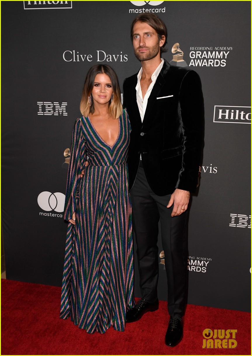 Tiệc tiền Grammy 2019: Kylie Jenner đẹp đến nao lòng, đọ sắc cùng người bố chuyển giới và dàn sao hot - Ảnh 12. Tiệc tiền Grammy 2019: Kylie Jenner đẹp đến nao lòng, đọ sắc cùng người bố chuyển giới và dàn sao hot - Ảnh 12.