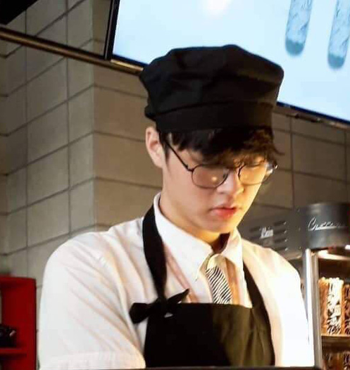 Nhân viên rạp phim có nhan sắc hao hao Ji Chang Wook, mới đầu năm lại phải hạ mình xin link - Ảnh 2. Nhân viên rạp phim có nhan sắc hao hao Ji Chang Wook, mới đầu năm lại phải hạ mình xin link - Ảnh 2.