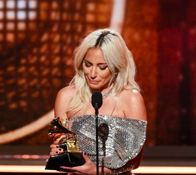 Grammy 2019: BTS gây ấn tượng mạnh, Lady Gaga bật khóc khi thắng đậm, loạt rapper lên ngôi vương - Ảnh 8. Grammy 2019: BTS gây ấn tượng mạnh, Lady Gaga bật khóc khi thắng đậm, loạt rapper lên ngôi vương - Ảnh 8.