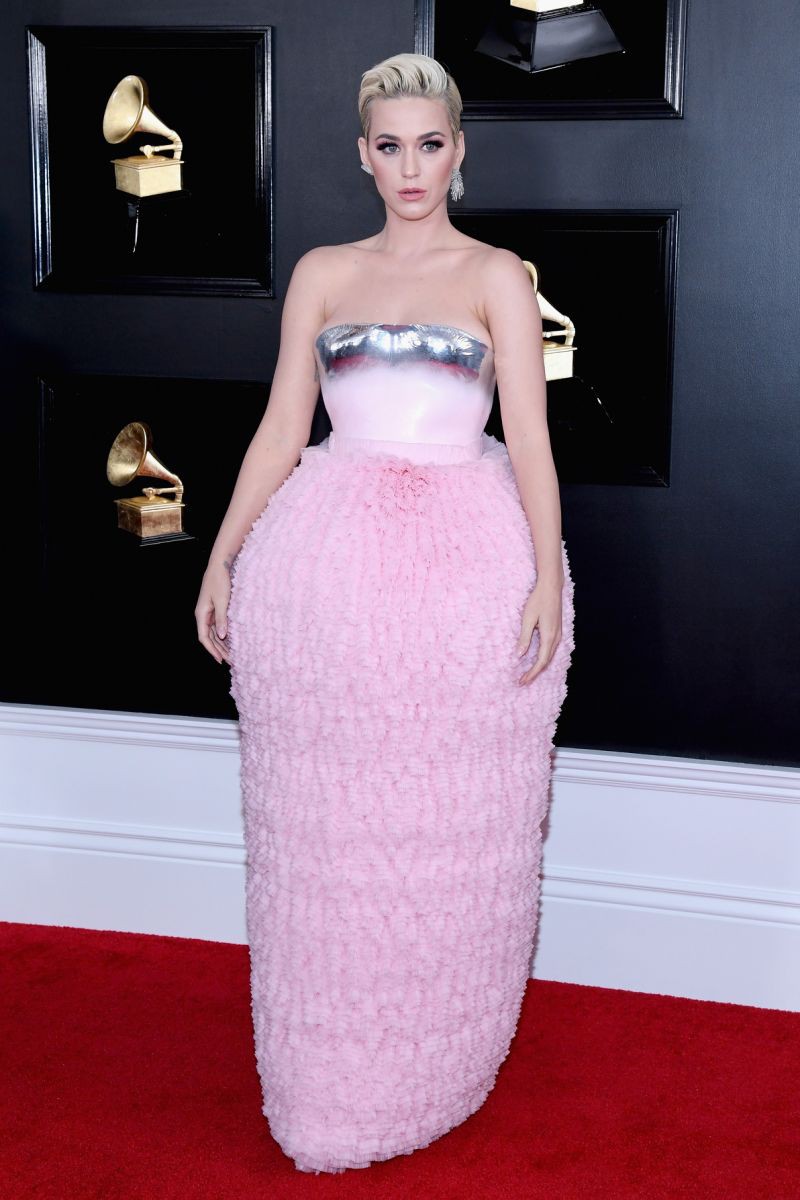 Mặc cùng một BST: Katy Perry trông lạ mắt, Kylie Jenner thì chiếm trọn spotlight tại Grammy vì... mặc xấu - Ảnh 1. Mặc cùng một BST: Katy Perry trông lạ mắt, Kylie Jenner thì chiếm trọn spotlight tại Grammy vì... mặc xấu - Ảnh 1.
