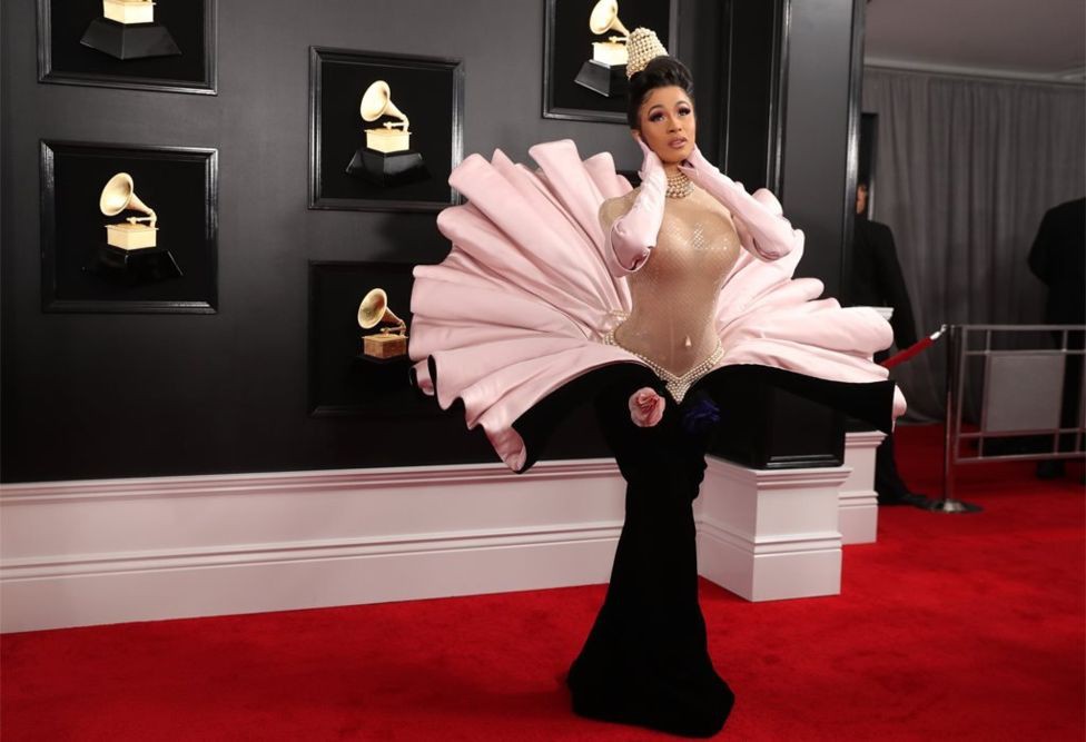 Mặc cùng một BST: Katy Perry trông lạ mắt, Kylie Jenner thì chiếm trọn spotlight tại Grammy vì... mặc xấu - Ảnh 3. Mặc cùng một BST: Katy Perry trông lạ mắt, Kylie Jenner thì chiếm trọn spotlight tại Grammy vì... mặc xấu - Ảnh 3.