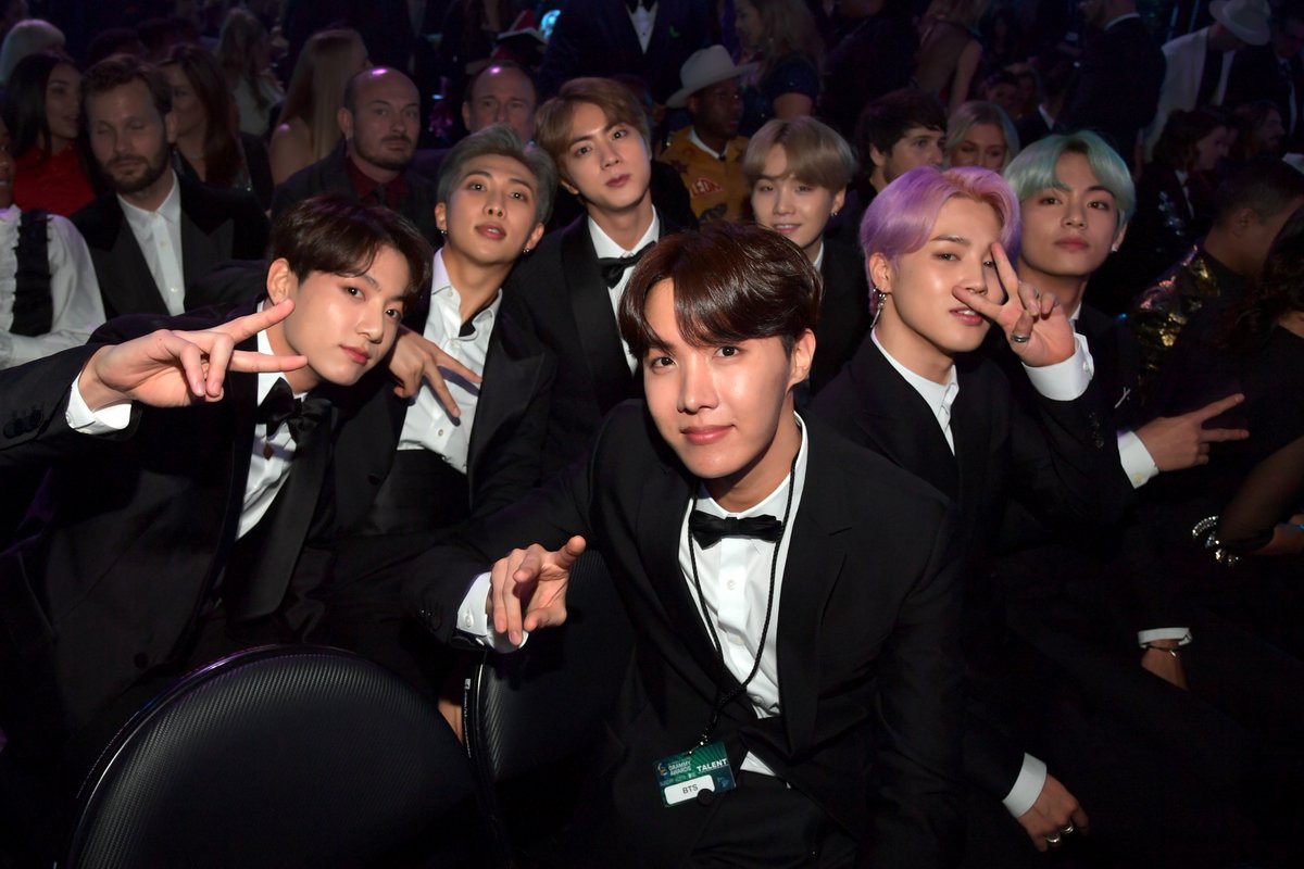 Sau Grammy 2019, nhân vật cậu tóc nâu và chàng trai tóc bạc hà bỗng được netizen quốc tế lùng sục gắt gao - Ảnh 9. Sau Grammy 2019, nhân vật cậu tóc nâu và chàng trai tóc bạc hà bỗng được netizen quốc tế lùng sục gắt gao - Ảnh 9.