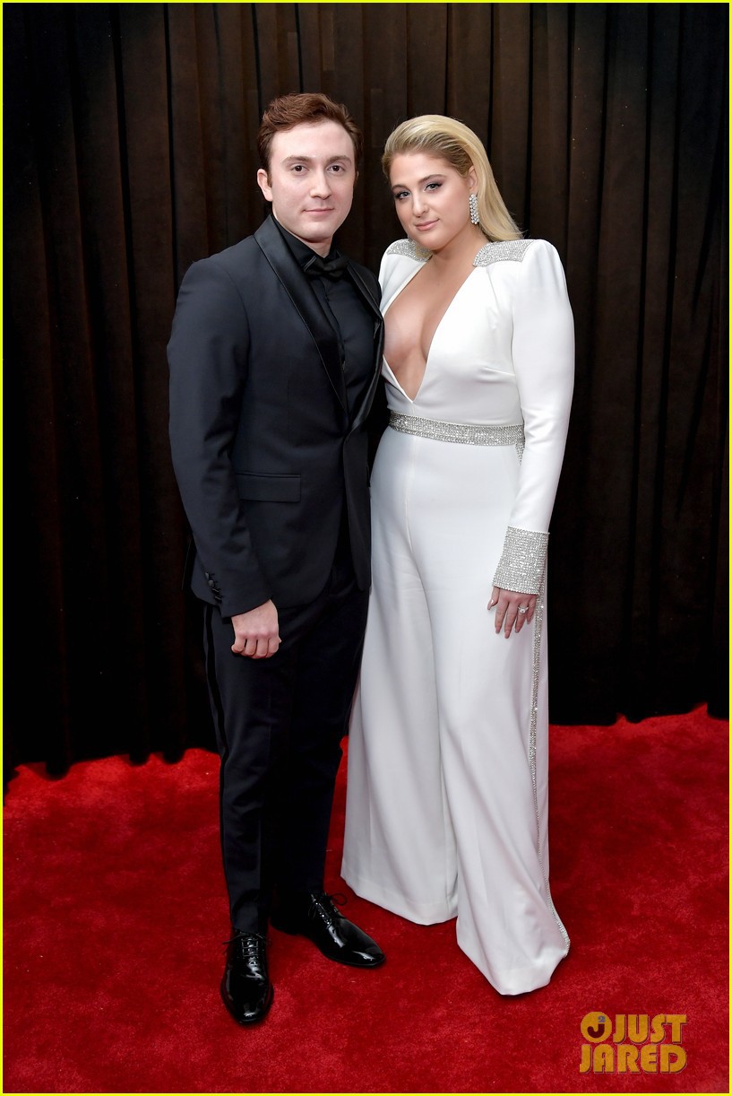 Thảm đỏ Grammy 2019: BTS, Lay (EXO) lung linh, Miley hở ngực bên dàn sao Âu Mỹ ăn diện khó hiểu - Ảnh 35. Thảm đỏ Grammy 2019: BTS, Lay (EXO) lung linh, Miley hở ngực bên dàn sao Âu Mỹ ăn diện khó hiểu - Ảnh 35.