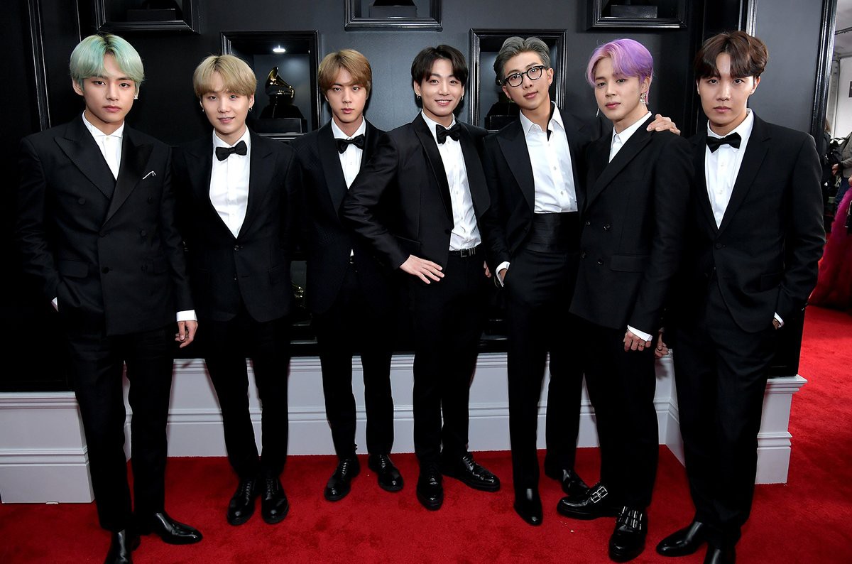 TXT chưa debut đã được nhắc đến tại Grammy: May mắn ngậm thìa BTS hay gánh tấn áp lực trên vai? - Ảnh 1. TXT chưa debut đã được nhắc đến tại Grammy: May mắn ngậm thìa BTS hay gánh tấn áp lực trên vai? - Ảnh 1.