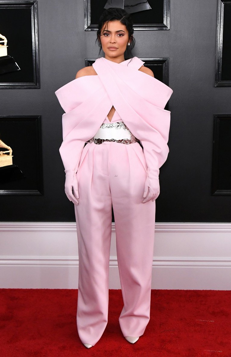 Mặc cùng một BST: Katy Perry trông lạ mắt, Kylie Jenner thì chiếm trọn spotlight tại Grammy vì... mặc xấu - Ảnh 11. Mặc cùng một BST: Katy Perry trông lạ mắt, Kylie Jenner thì chiếm trọn spotlight tại Grammy vì... mặc xấu - Ảnh 11.