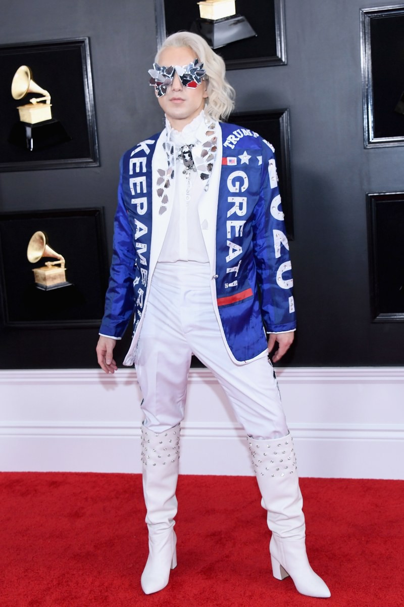 Mặc cùng một BST: Katy Perry trông lạ mắt, Kylie Jenner thì chiếm trọn spotlight tại Grammy vì... mặc xấu - Ảnh 15. Mặc cùng một BST: Katy Perry trông lạ mắt, Kylie Jenner thì chiếm trọn spotlight tại Grammy vì... mặc xấu - Ảnh 15.