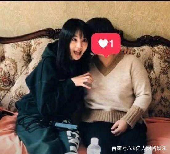 Đi chúc Tết cùng gương mặt bầu bĩnh, Trịnh Sảng khiến netizen phải xuýt xoa: Tiểu tiên nữ đã trở lại! - Ảnh 2.