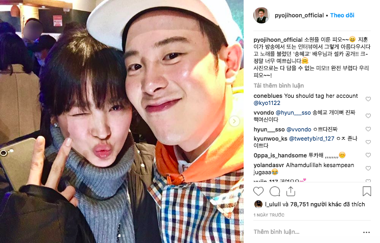 1 ngày trước khi rộ tin đồn ly hôn, Song Hye Kyo vẫn còn chụp selfie rạng rỡ bên một người đàn ông - Ảnh 1. 1 ngày trước khi rộ tin đồn ly hôn, Song Hye Kyo vẫn còn chụp selfie rạng rỡ bên một người đàn ông - Ảnh 1.