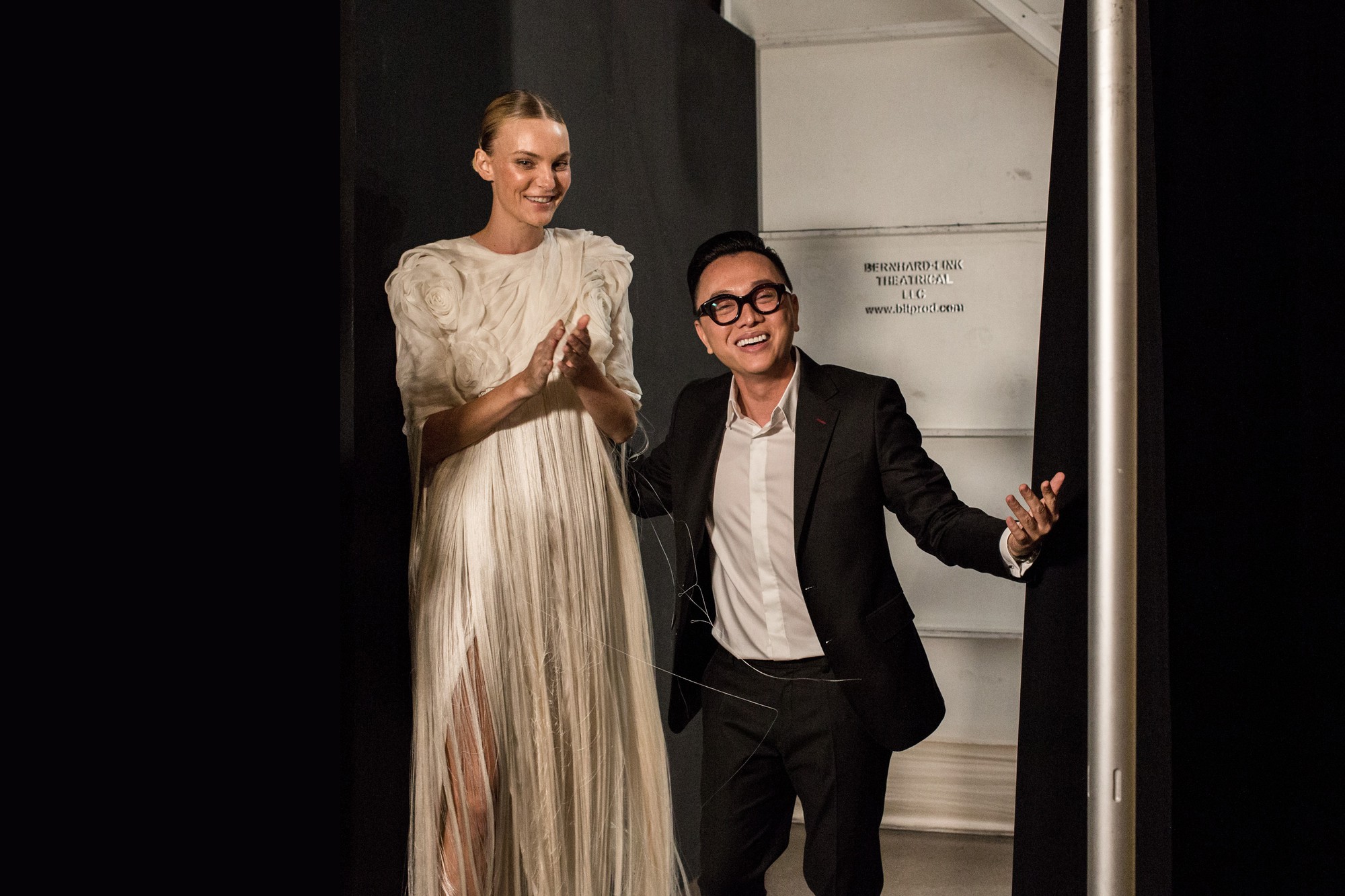 cong-tri-backstage-by-tonya-matyu--tribunalova-14-15499426370341996590355.jpg