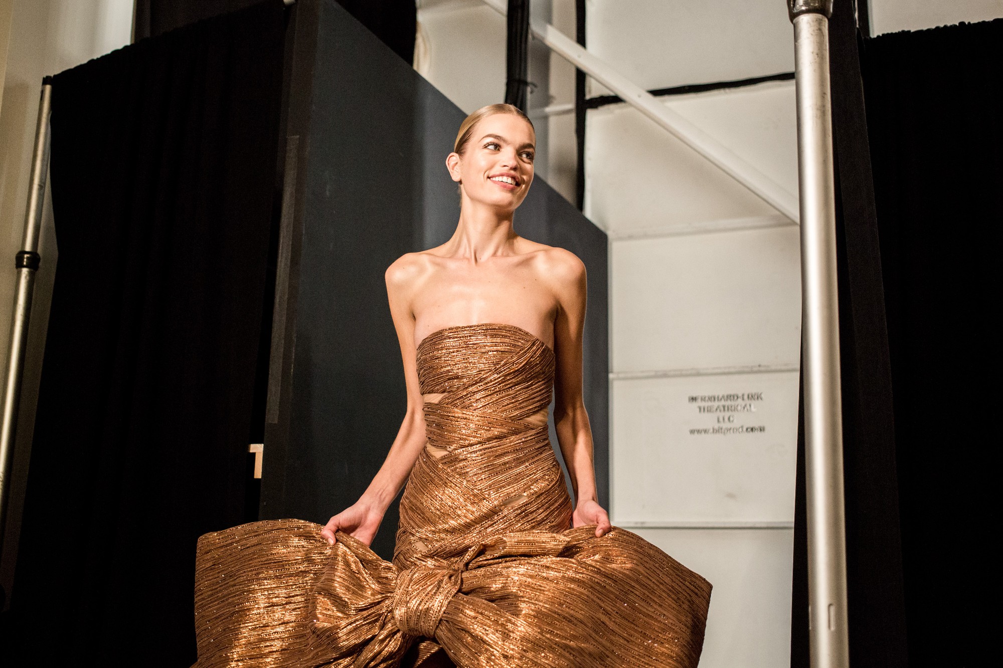 cong-tri-backstage-by-tonya-matyu--tribunalova-16-15499429167331431829686.jpg