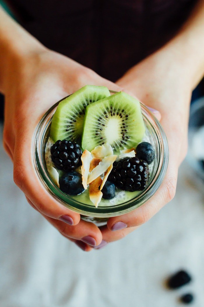 kiwi-chia-pudding-hands-1549934519895398137696.jpg