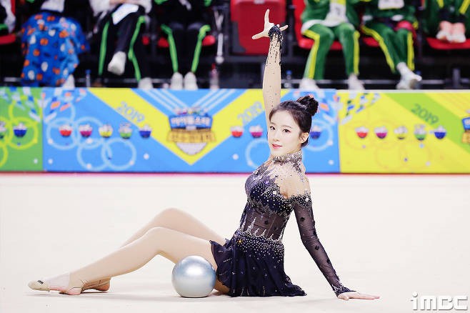 ISAC 2019: JooE (Momoland) ngày càng nhuận sắc, hàng loạt mỹ nhân vô danh gây chú ý - Ảnh 21.