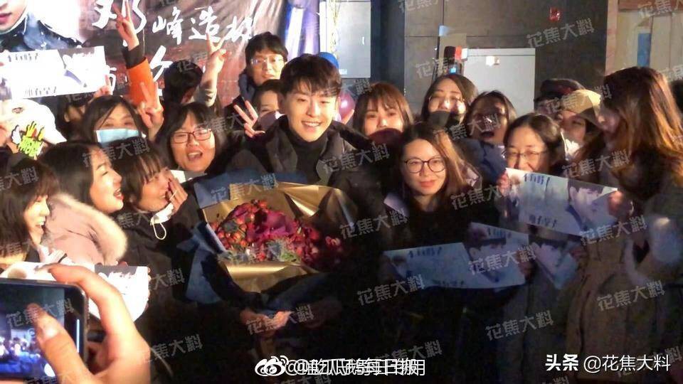 HOT: Fan Luân Tử khóc ròng, Húc Phượng Đặng Luân lộ ảnh hẹn hò Hàm Hương vào ngày Valentine? - Ảnh 1. HOT: Fan Luân Tử khóc ròng, Húc Phượng Đặng Luân lộ ảnh hẹn hò Hàm Hương vào ngày Valentine? - Ảnh 1.