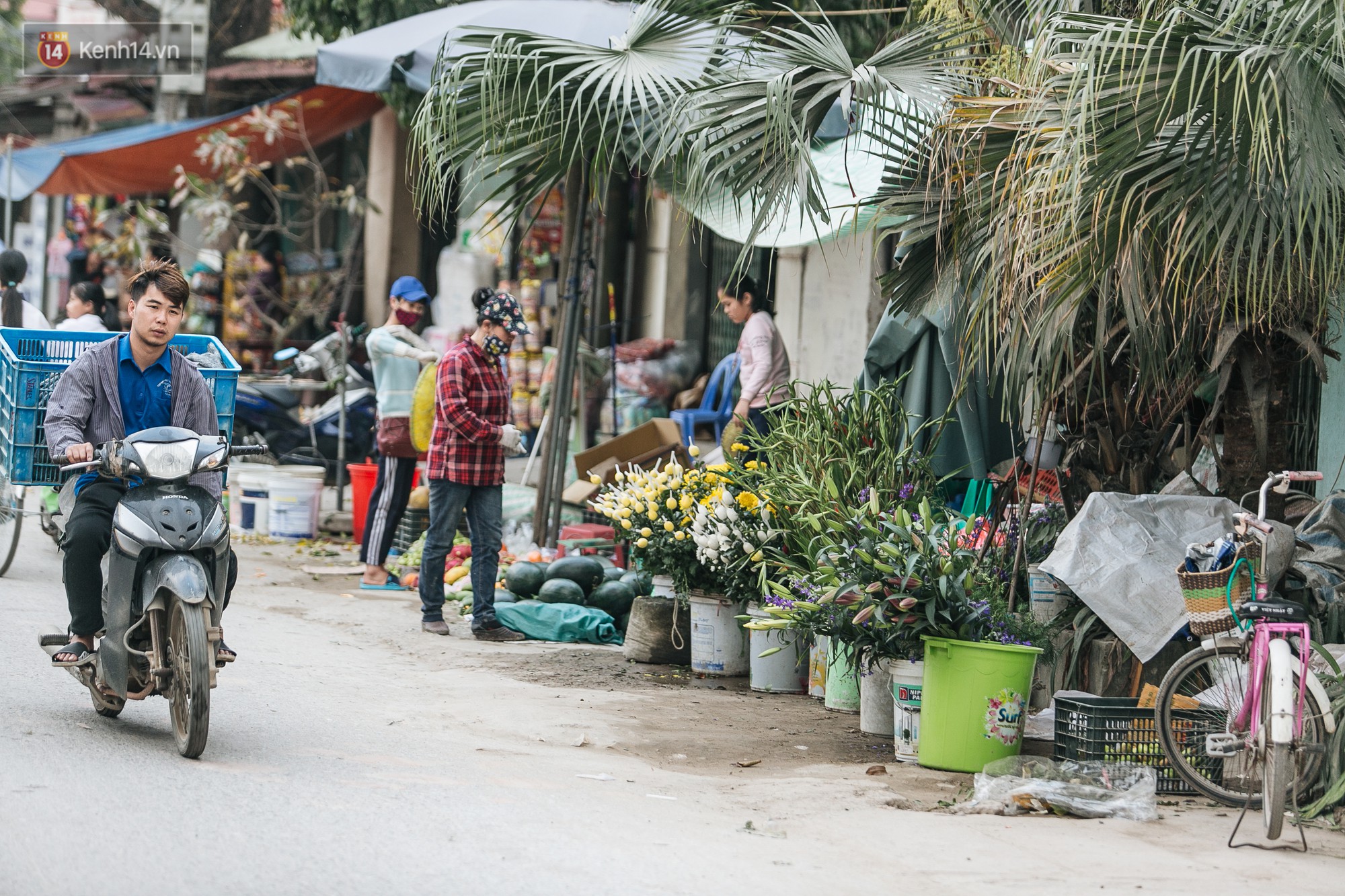 Hết Tết nhưng một ngôi làng ở ngoại thành Hà Nội vẫn tưng bừng tổ chức ăn Tết lại: Tháng Giêng là tháng ăn chơi! - Ảnh 5.