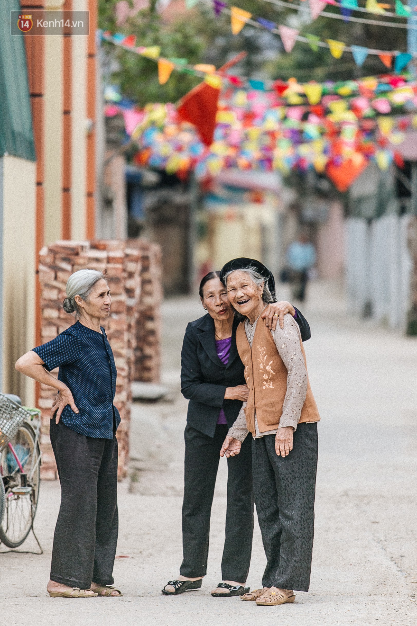 Hết Tết nhưng một ngôi làng ở ngoại thành Hà Nội vẫn tưng bừng tổ chức ăn Tết lại: Tháng Giêng là tháng ăn chơi! - Ảnh 7.