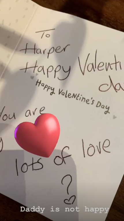 Hãy cùng khám phá bức thiệp Valentine đặc biệt được thiết kế bởi Harper & David Beckham - một cặp đôi nổi tiếng và tình cảm. Với sự kết hợp giữa sự hiện đại và truyền thống, sản phẩm mang đến một cái nhìn mới mẻ và đầy thú vị về ngày Lễ tình yêu. Hãy giữ nguyên niềm tin vào tình yêu và sự kết nối ngọt ngào bên người mình yêu thương.