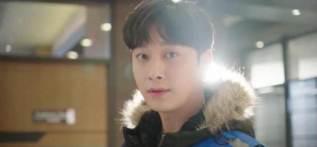Touch Your Heart: Mới th&acirc;n thiết c&ugrave;ng ăn l&ograve;ng nướng, Yoo In Na vẫn bị Lee Dong Wook sai việc &ldquo;sấp mặt&rdquo; - Ảnh 12.