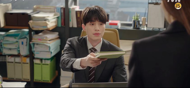 Touch Your Heart: Mới th&acirc;n thiết c&ugrave;ng ăn l&ograve;ng nướng, Yoo In Na vẫn bị Lee Dong Wook sai việc &ldquo;sấp mặt&rdquo; - Ảnh 5.