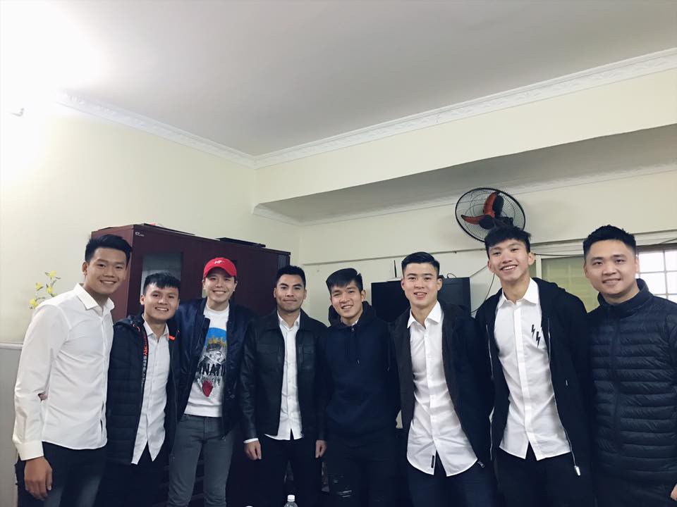 Mối quan hệ đặc biệt giữa Trịnh Thăng Bình với Duy Mạnh, Quang Hải và dàn tuyển thủ Việt đang hot nhất trên sân cỏ - Ảnh 4. Mối quan hệ đặc biệt giữa Trịnh Thăng Bình với Duy Mạnh, Quang Hải và dàn tuyển thủ Việt đang hot nhất trên sân cỏ - Ảnh 4.