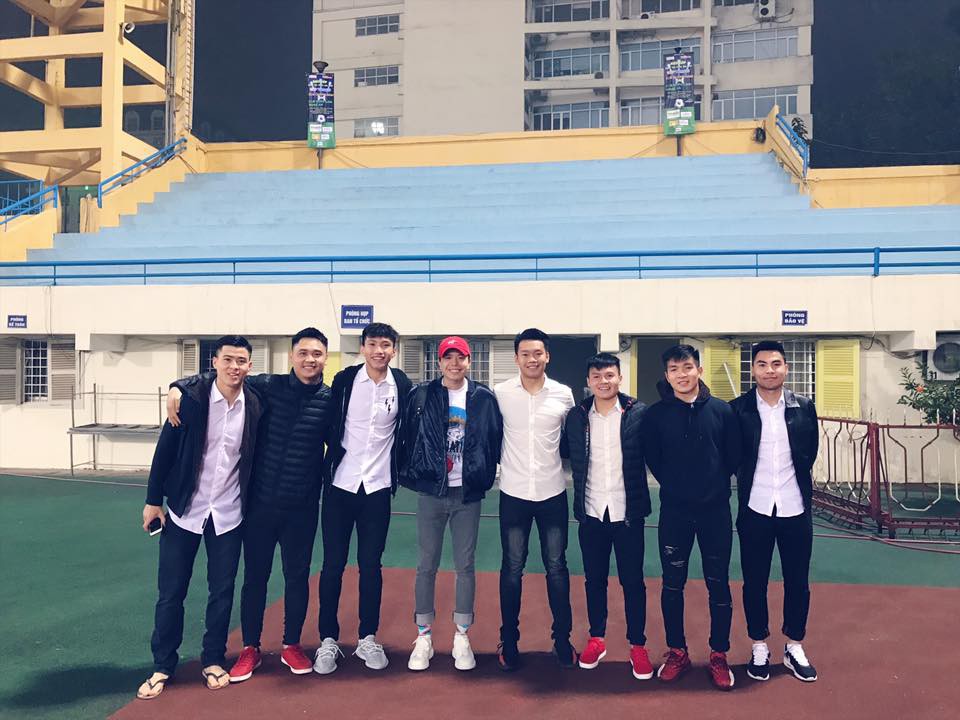 Mối quan hệ đặc biệt giữa Trịnh Thăng Bình với Duy Mạnh, Quang Hải và dàn tuyển thủ Việt đang hot nhất trên sân cỏ - Ảnh 5. Mối quan hệ đặc biệt giữa Trịnh Thăng Bình với Duy Mạnh, Quang Hải và dàn tuyển thủ Việt đang hot nhất trên sân cỏ - Ảnh 5.