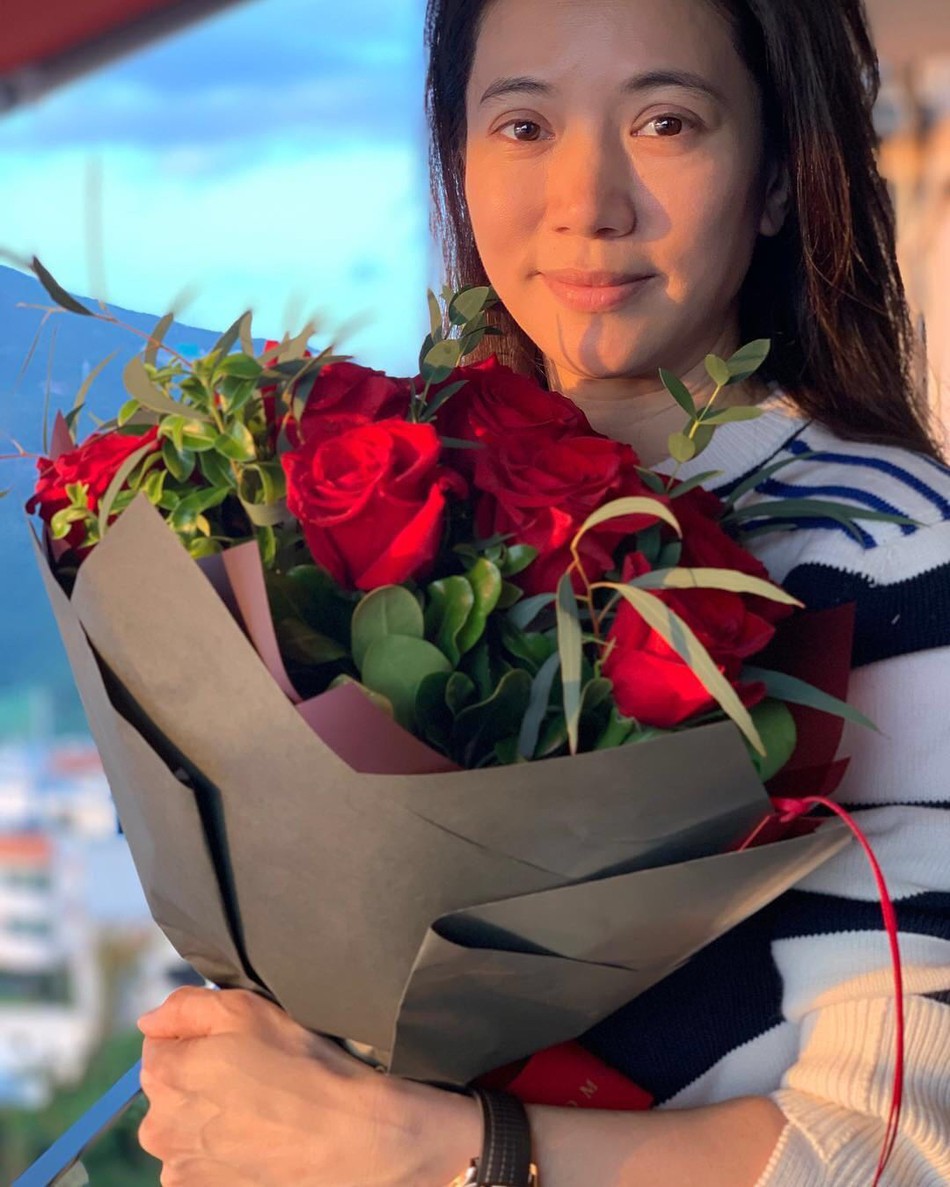 Cưới 18 năm vẫn ngọt ngào như thuở ban đầu, Trương Trí Lâm - Viên Vịnh Nghi khiến dân tình ghen tị vì quá mùi mẫn - Ảnh 1. Cưới 18 năm vẫn ngọt ngào như thuở ban đầu, Trương Trí Lâm - Viên Vịnh Nghi khiến dân tình ghen tị vì quá mùi mẫn - Ảnh 1.