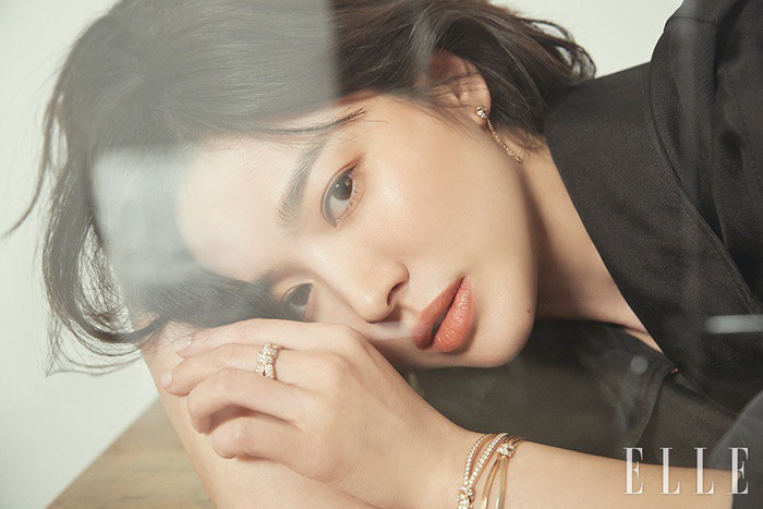 Khi Kbiz ầm ĩ vì tin đồn ly hôn, Song Hye Kyo chỉ thả nhẹ bộ ảnh tạp chí lộng lẫy và tâm sự về điều quan trọng này - Ảnh 3. Khi Kbiz ầm ĩ vì tin đồn ly hôn, Song Hye Kyo chỉ thả nhẹ bộ ảnh tạp chí lộng lẫy và tâm sự về điều quan trọng này - Ảnh 3.