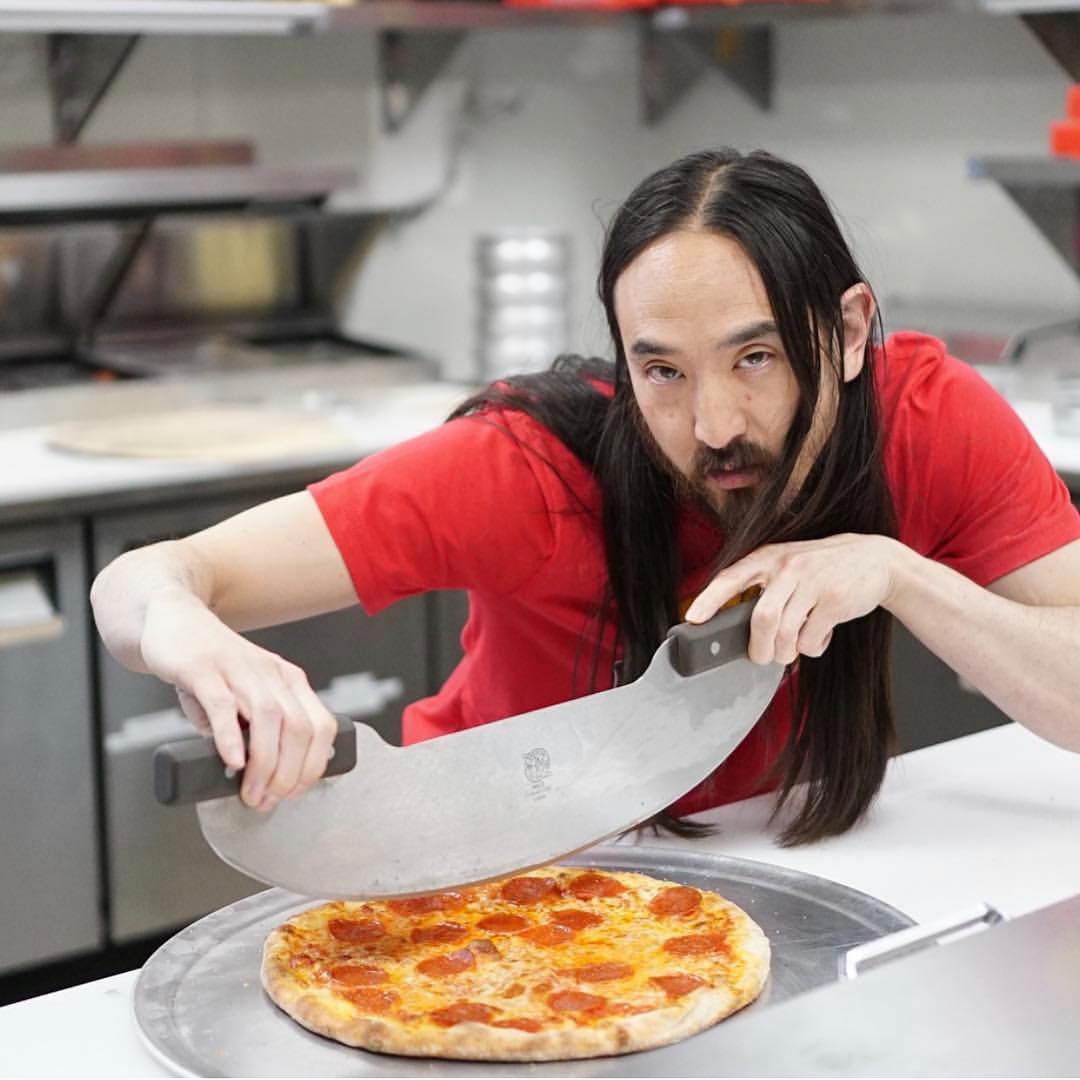 DJ Steve Aoki sở hữu hãng pizza riêng, tưởng làm lom dom cho vui hóa ra lại thành công bất ngờ - Ảnh 2.