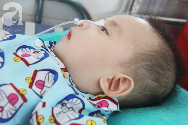 Ánh mắt cầu cứu của bé trai 7 tháng tuổi bị mẹ bỏ rơi trước cổng chùa vì mắc bệnh bại não - Ảnh 14.