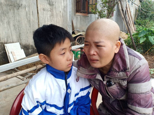 Lời khẩn cầu của đứa trẻ mồ côi cha, mẹ mắc bệnh hiểm nghèo: “Cháu đã mồ côi bố, nếu mẹ mà chết thì cháu biết sống với ai?” - Ảnh 7.