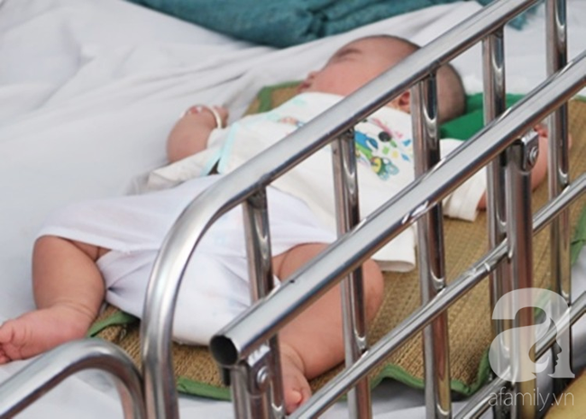 Dịch sởi đang diễn biến bất thường nhưng nhiều bà mẹ vẫn anti vaccine: Coi chừng mất mạng con - Ảnh 1.