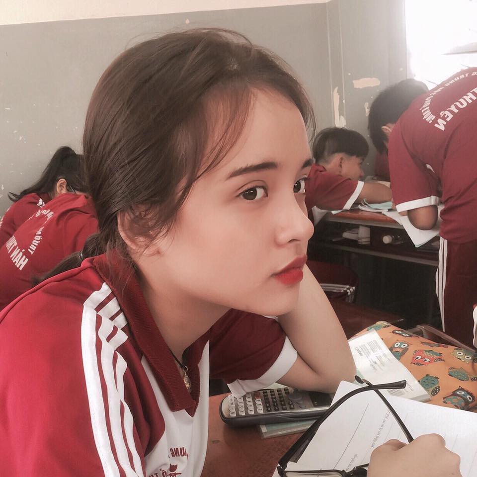 Tuyển tập những nữ sinh hot nhất THPT Hàn Thuyên (Sài Gòn): Ai cũng xinh đẹp, thần thái và rất có tố chất hot girl - Ảnh 12. Tuyển tập những nữ sinh hot nhất THPT Hàn Thuyên (Sài Gòn): Ai cũng xinh đẹp, thần thái và rất có tố chất hot girl - Ảnh 12.