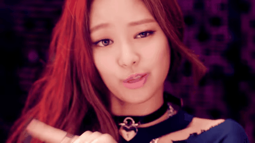 N&oacute;i ITZY &ldquo;kh&ocirc;ng c&oacute; cửa&rdquo; so với BLACKPINK v&igrave; concept &ldquo;nửa m&ugrave;a&rdquo; nhưng h&atilde;y xem đẳng cấp h&aacute;t live của 2 nh&oacute;m n&agrave;y! - Ảnh 2.