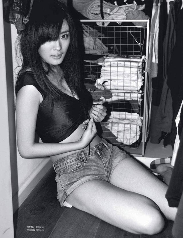 Loạt ảnh sexy đến đỏ mặt của Dương Mịch thuở chưa lấy chồng: Qu&aacute; gợi cảm hay phản cảm? - Ảnh 10.
