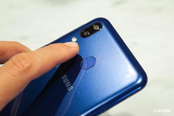 Cận cảnh Galaxy M20 tại Việt Nam: Smartphone có màn hình giọt nước đầu tiên của Samsung, pin khủng lên đến 5.000 mAh - Ảnh 5.