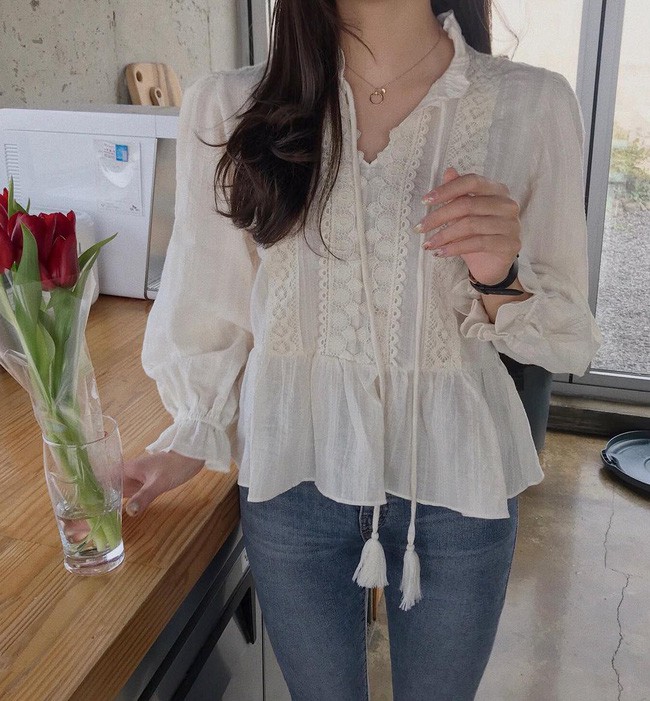 16 gợi ý diện áo blouse dài tay vừa đẹp vừa xinh, đảm bảo bạn sẽ muốn mặc mãi trong thời điểm giao mùa này - Ảnh 9.