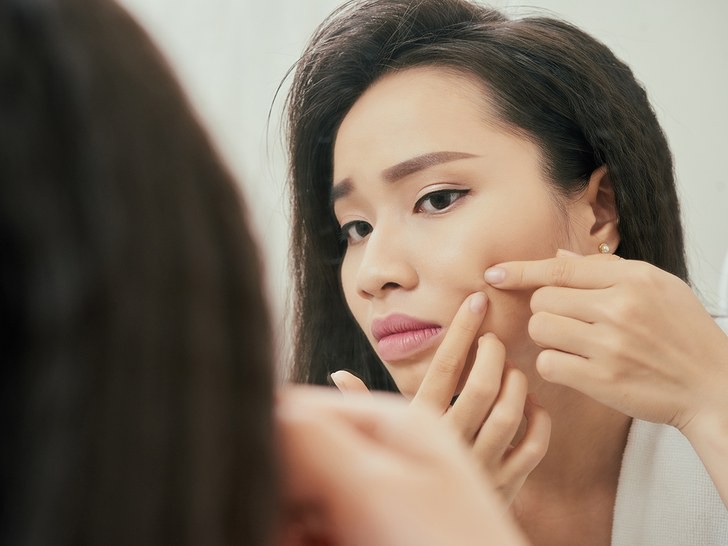 Dùng điện thoại thường xuyên hãy nhớ kỹ 4 điều này để không làm tổn hại da mặt - Ảnh 1. Dùng điện thoại thường xuyên hãy nhớ kỹ 4 điều này để không làm tổn hại da mặt - Ảnh 1.
